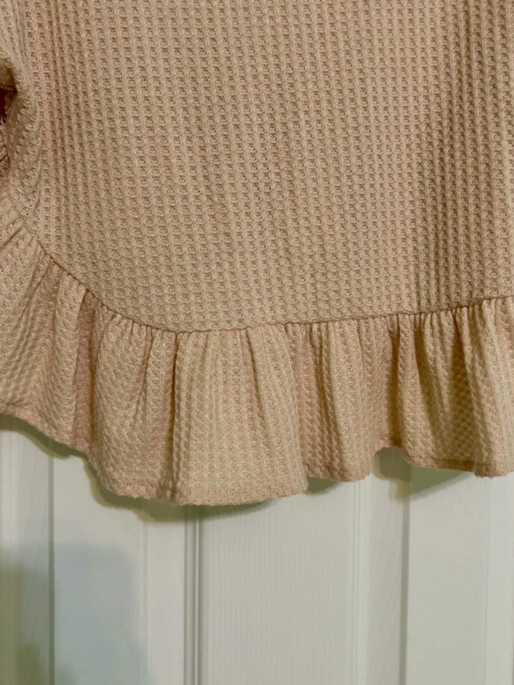 Beige Crop Top Crochet Overlay Ruffle Hem Short Sleeves HiLow Vneck XSmall - Picture 11 of 12